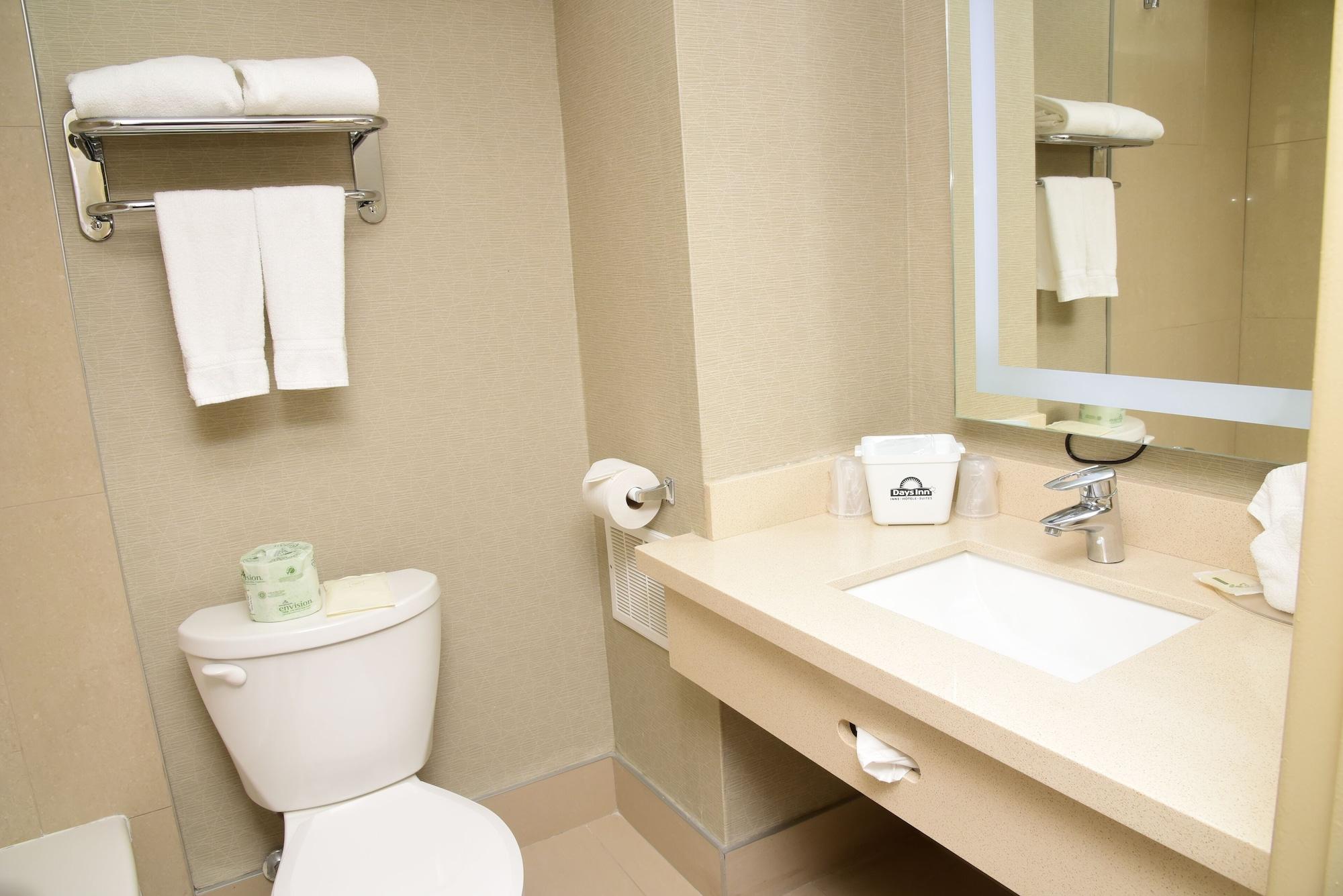 Days Inn By Wyndham Ottawa Zewnętrze zdjęcie